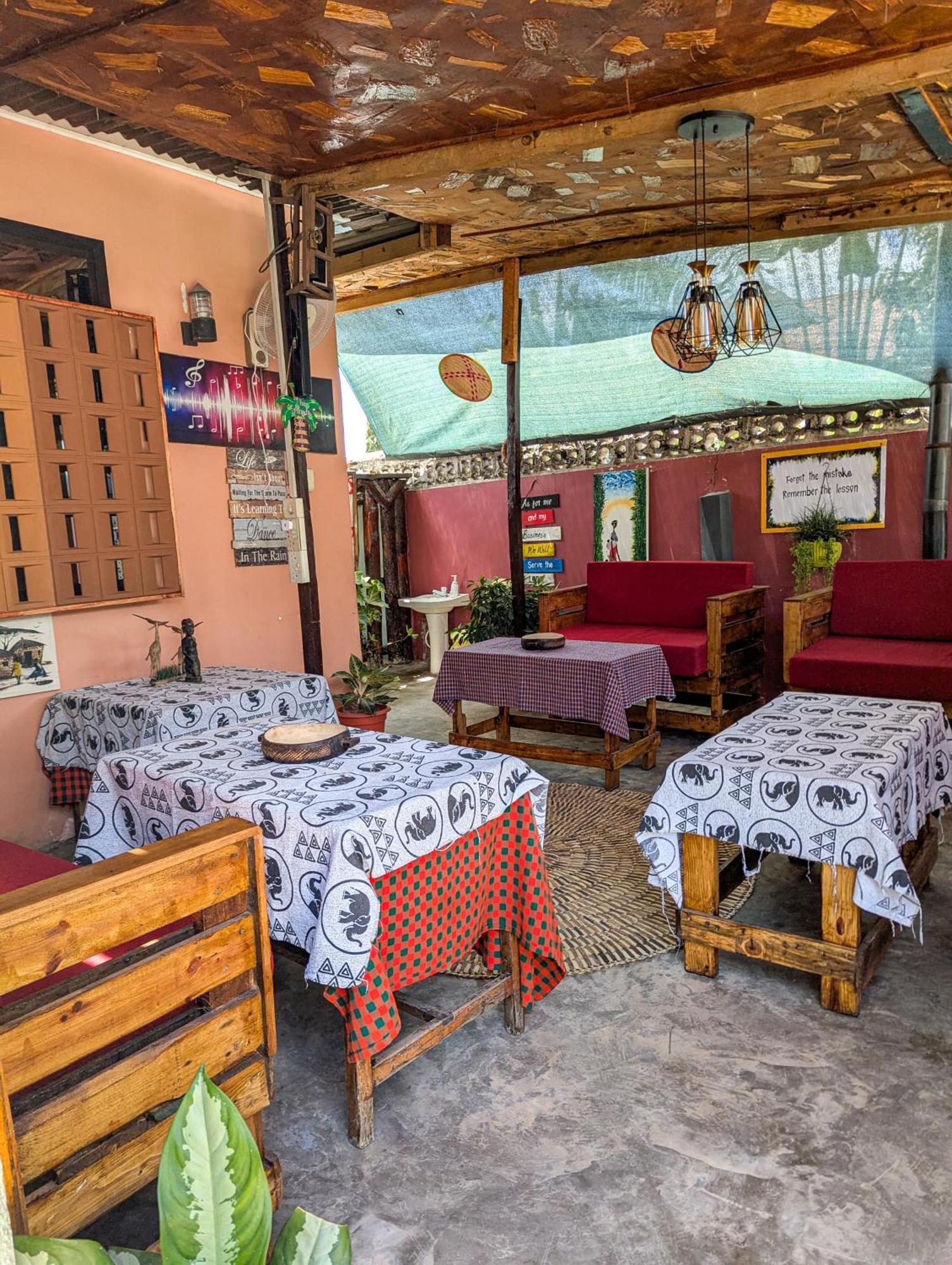 Travellers Home Дар-эс-Саламе Экстерьер фото